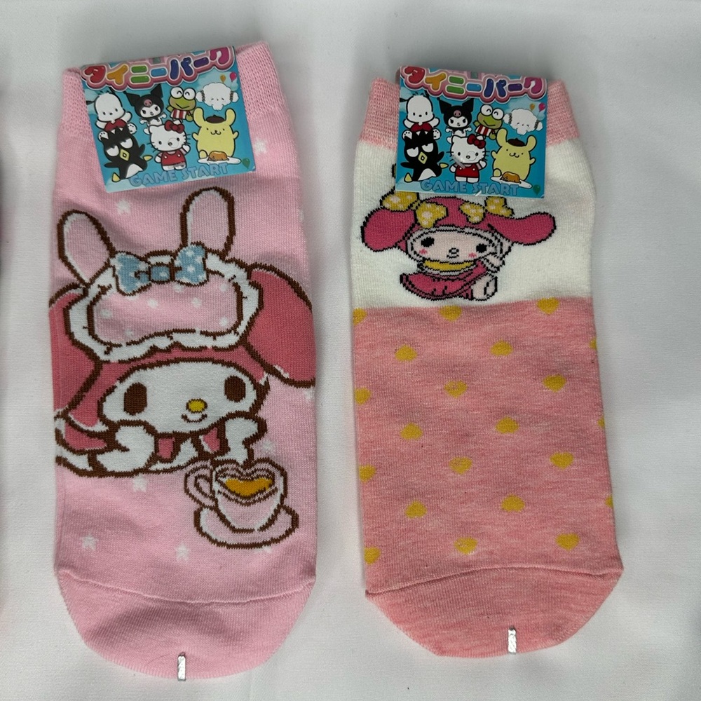 Sanrio My Melody Comfortable And Versatile Women's Short 4 Socks Bundle - Picture 7 of 8